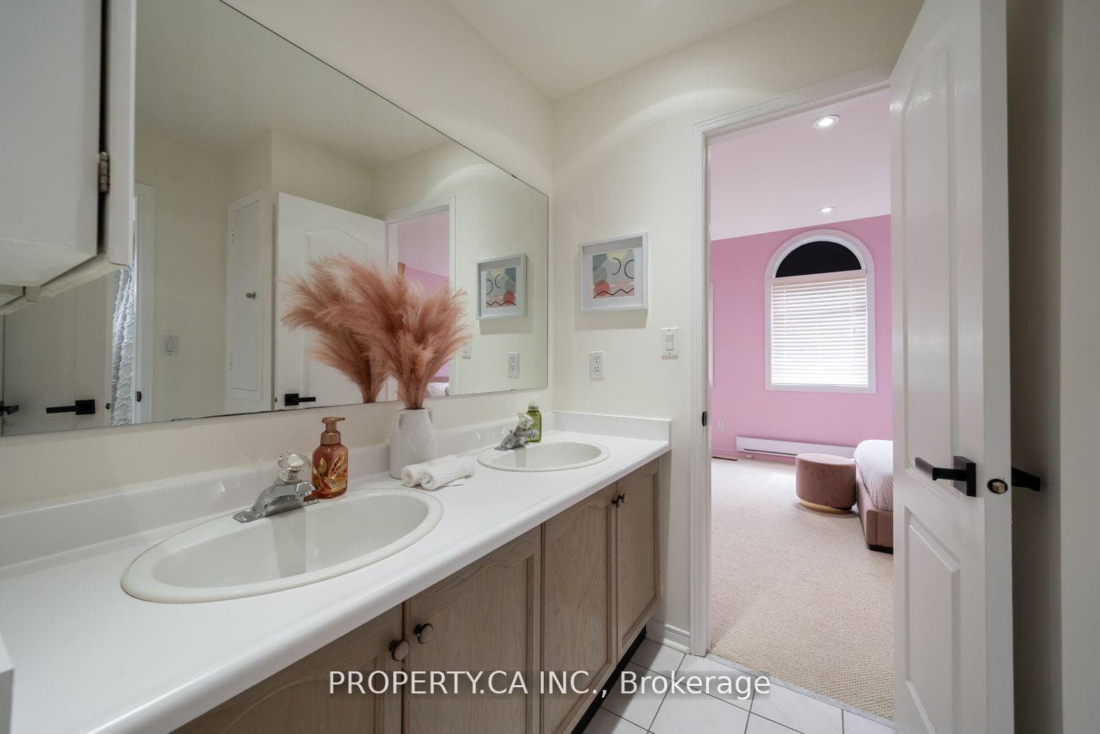 204 Beverley Glen Boulevard photo 23
