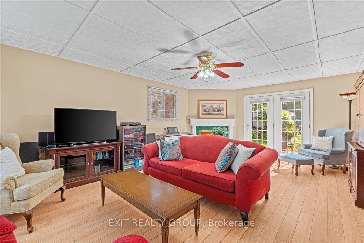 76 Prince Of Wales Drive photo 6