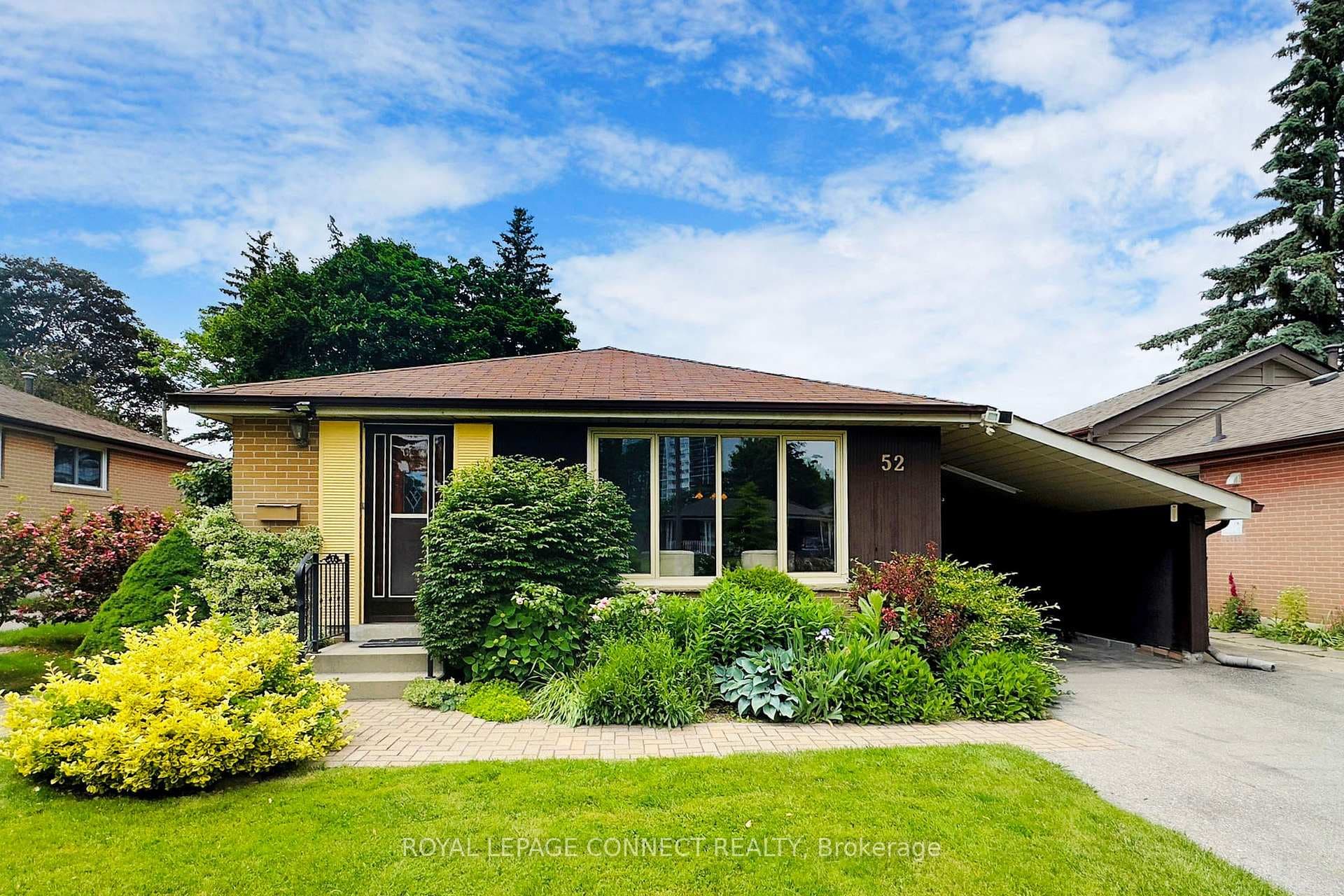 52 Bledlow Manor Drive photo 1