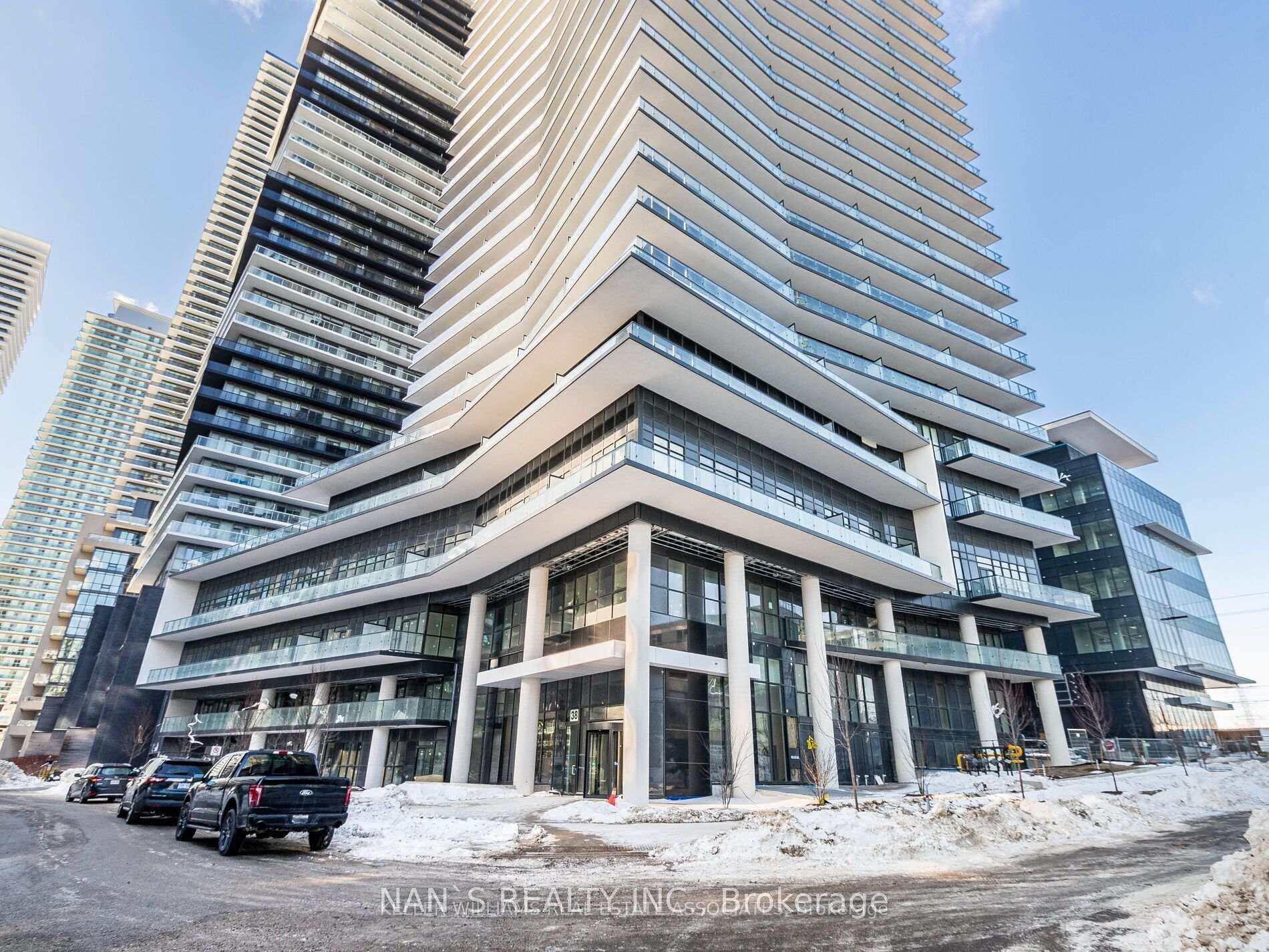 38 Annie Craig Drive Unit 1810 photo 2