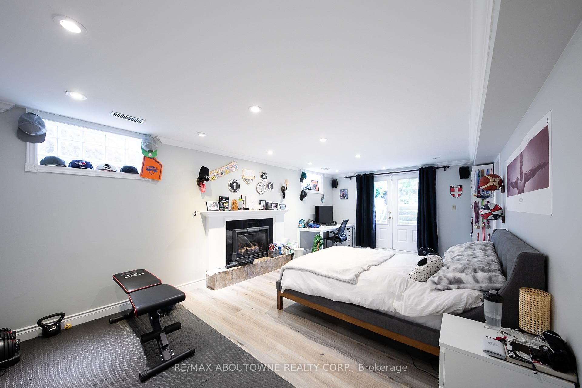 1290 Braeside Drive photo 32