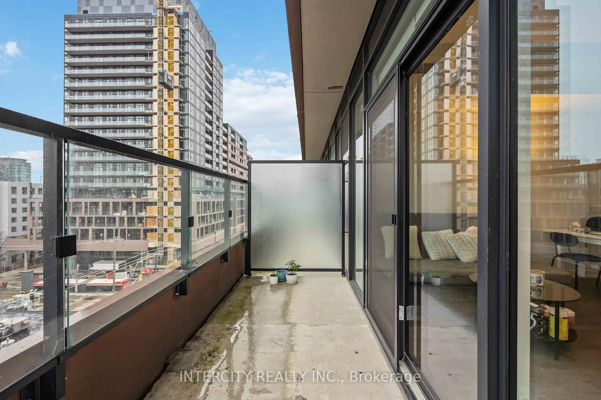 270 Dufferin Street Unit 519 photo 25
