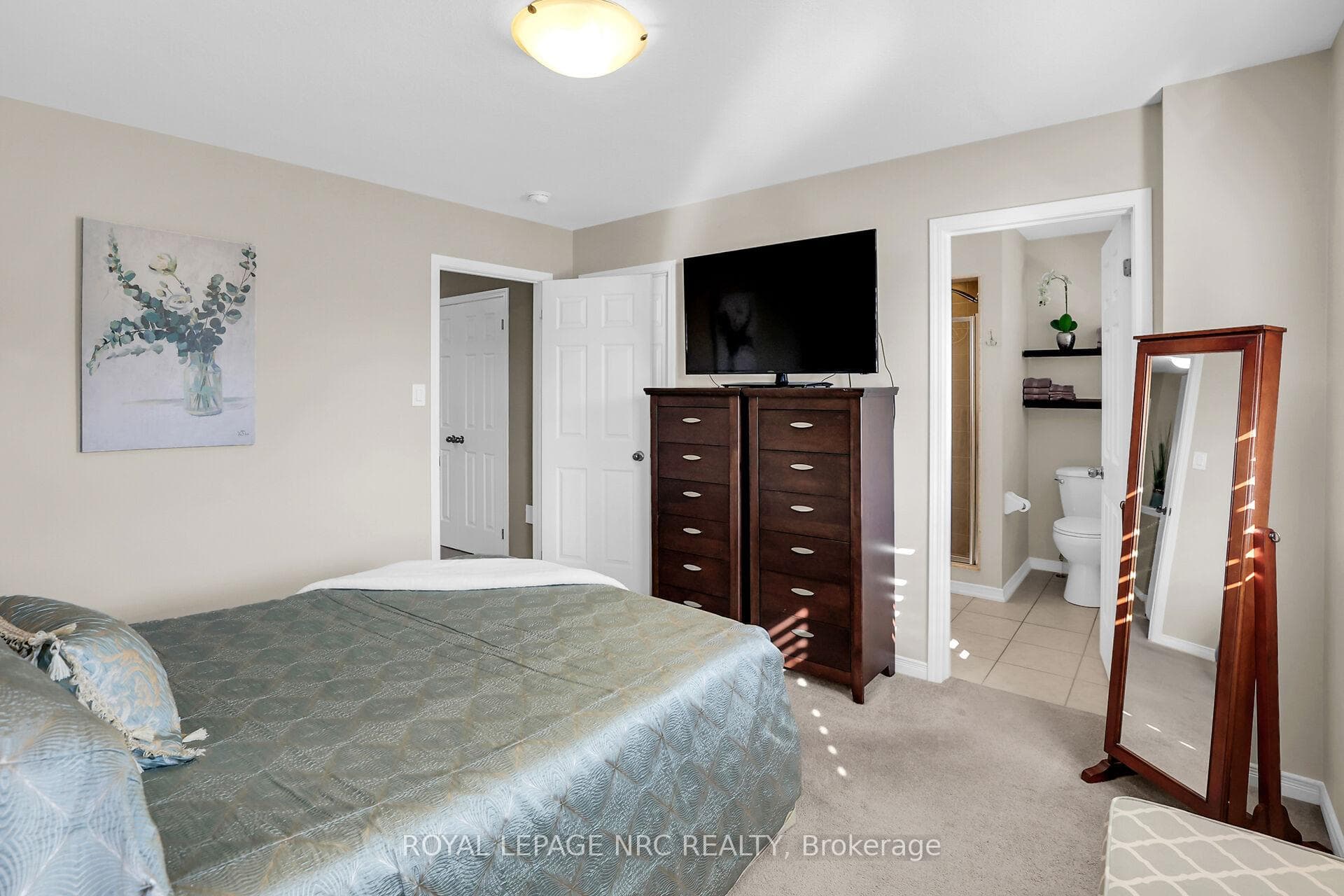 WITH CUSTOMIZED WALK-IN CLOSET & ENSUITE