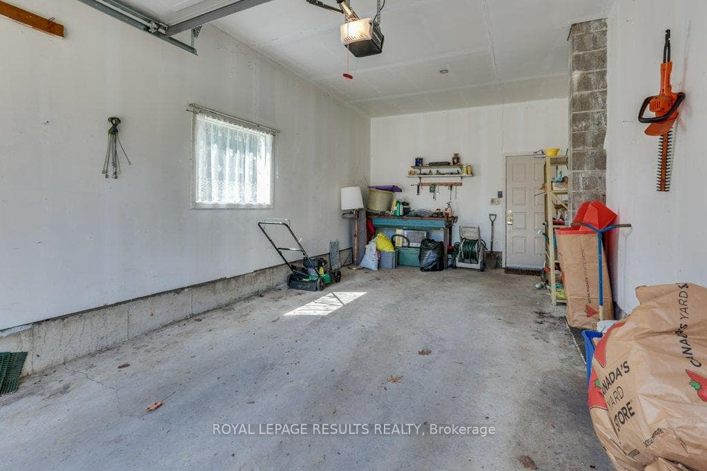 106 Dearborn Avenue photo 32