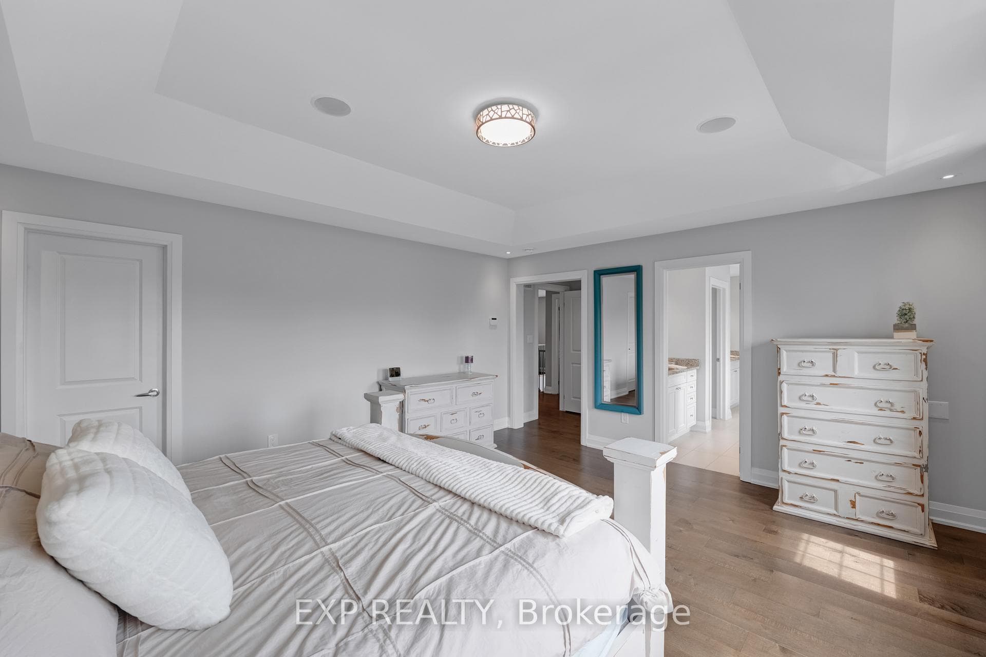 156 Degraaf Crescent photo 23