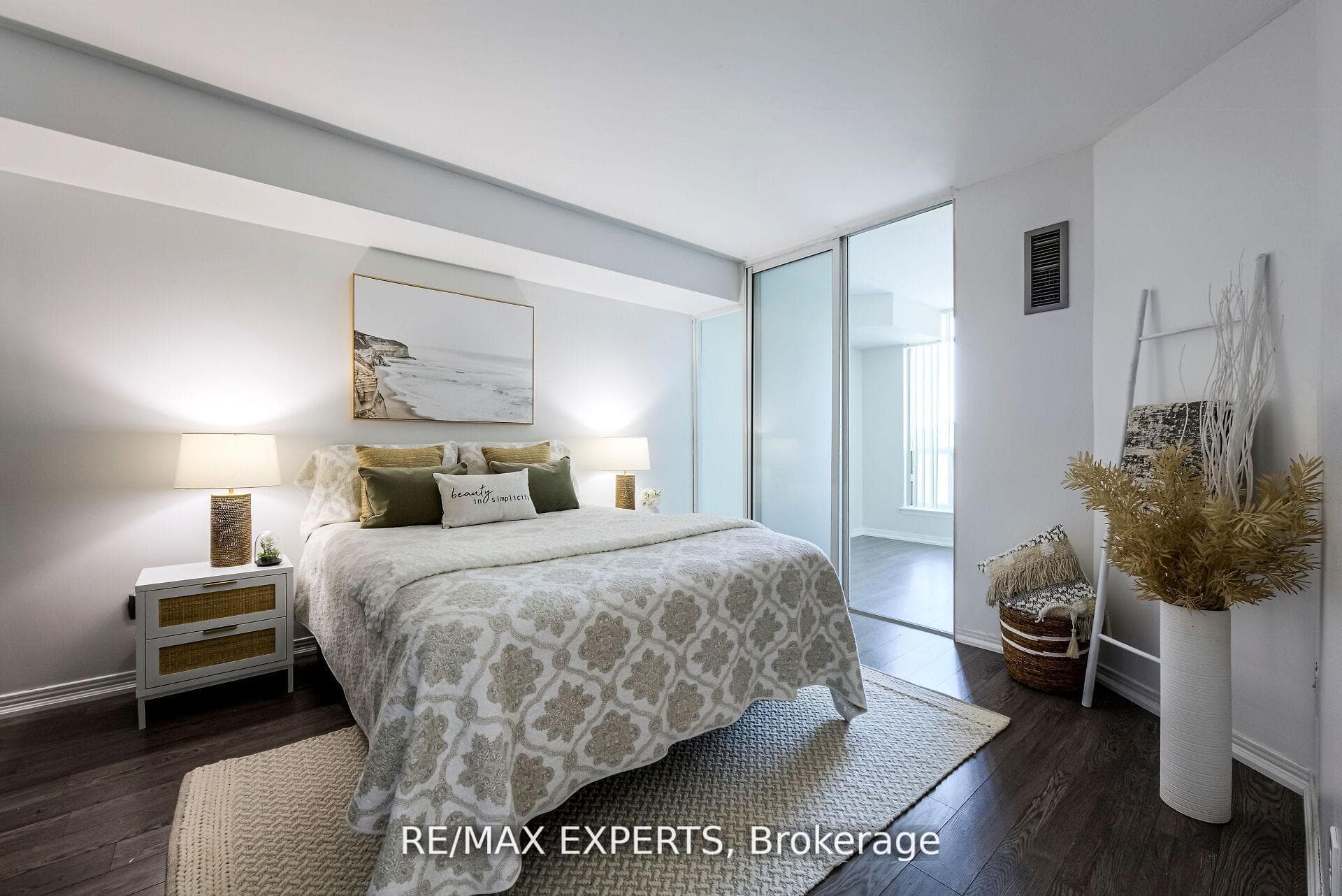 942 Yonge Street Unit 1006 photo 26