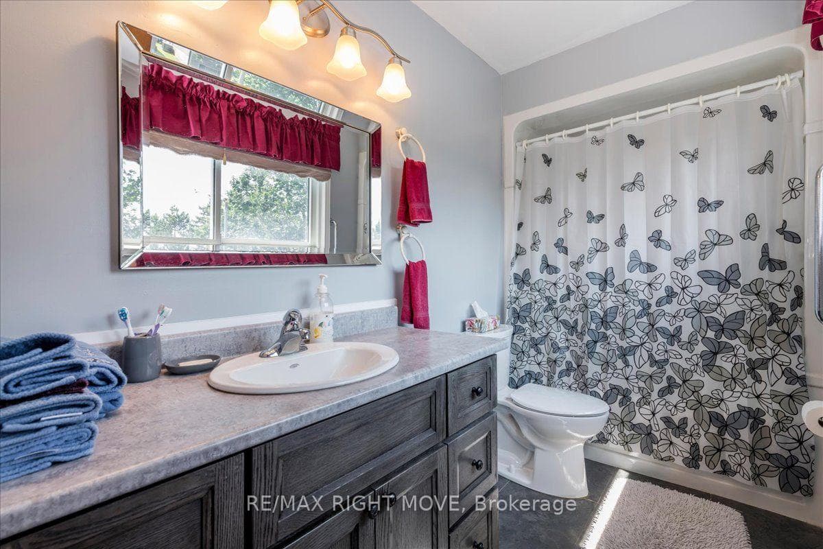 55 Laurentian Lane photo 19