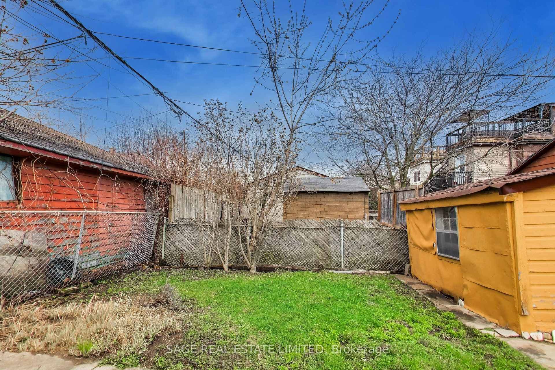 192 Westmount Avenue photo 42