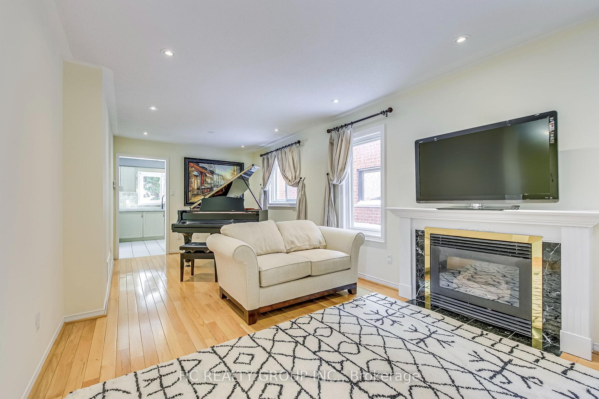 3940 Hazelridge Road photo 4