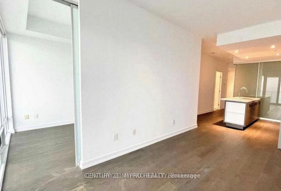 488 university Avenue Unit 2401 photo 14
