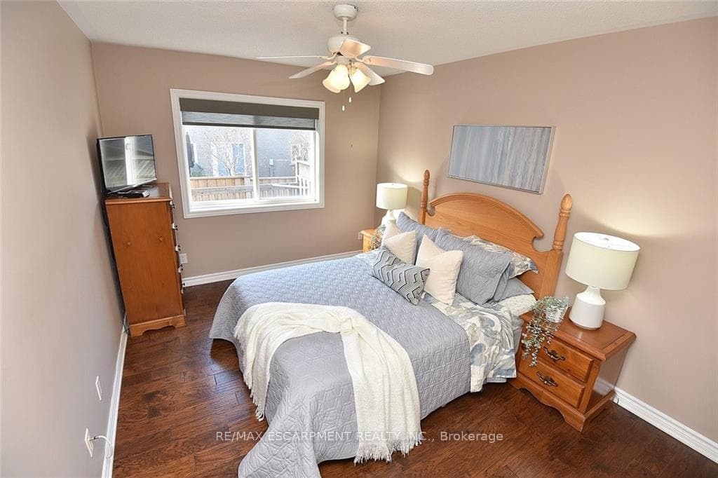 222 Fellowes Crescent Unit 12 photo 23