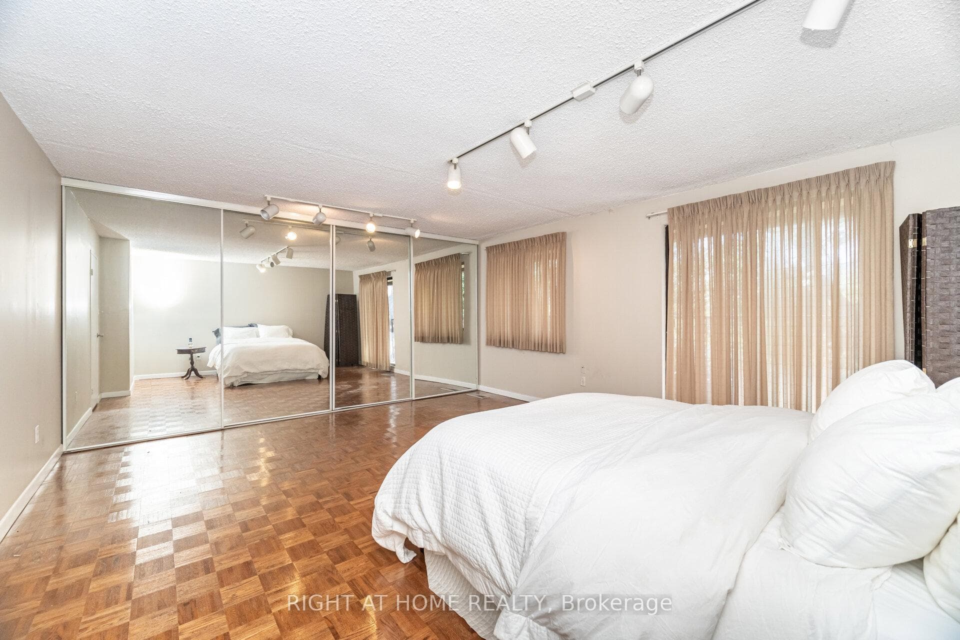 1250 Mississauga Valley Boulevard Unit 13 photo 27