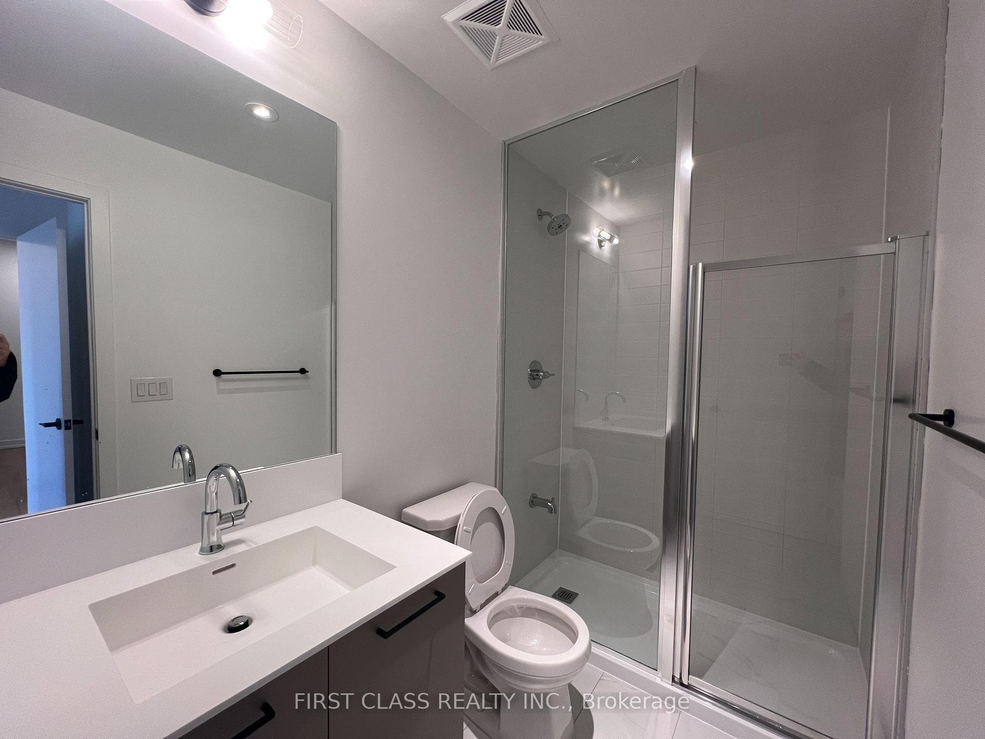 20 Lagerfeld Drive Unit B-018 photo 7