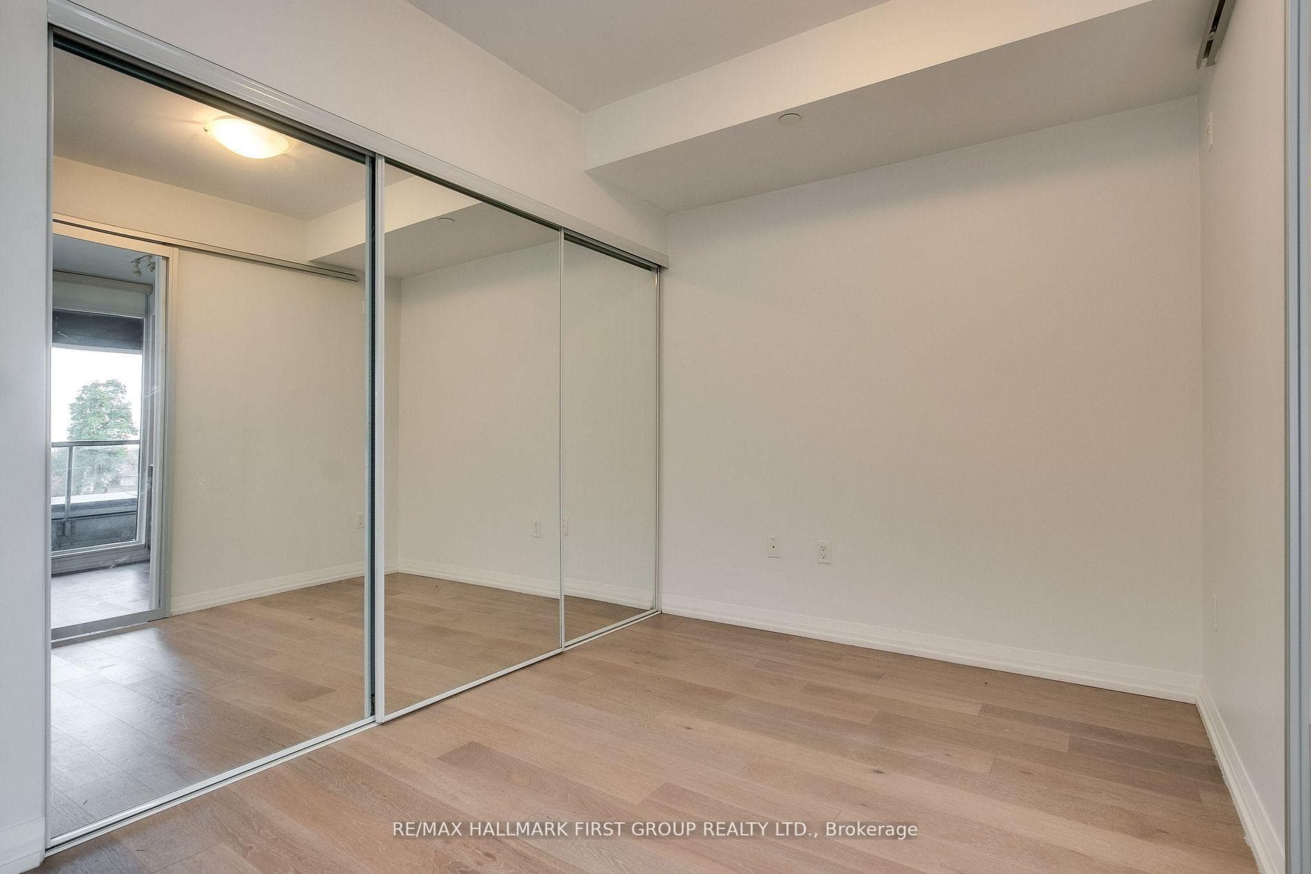 835 St Clair Avenue Unit 401 photo 8