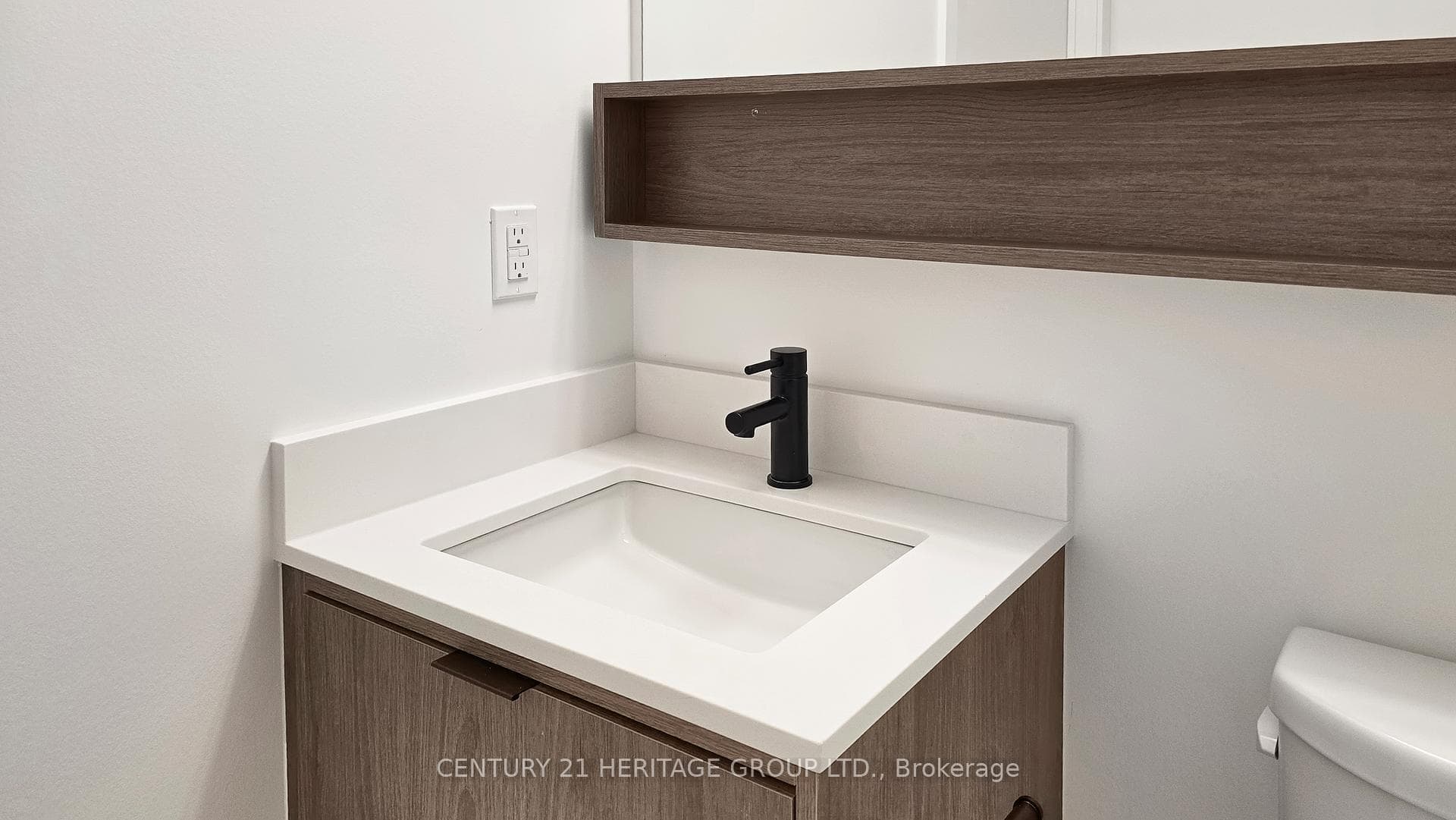 8888 Yonge Street Unit 710 photo 32