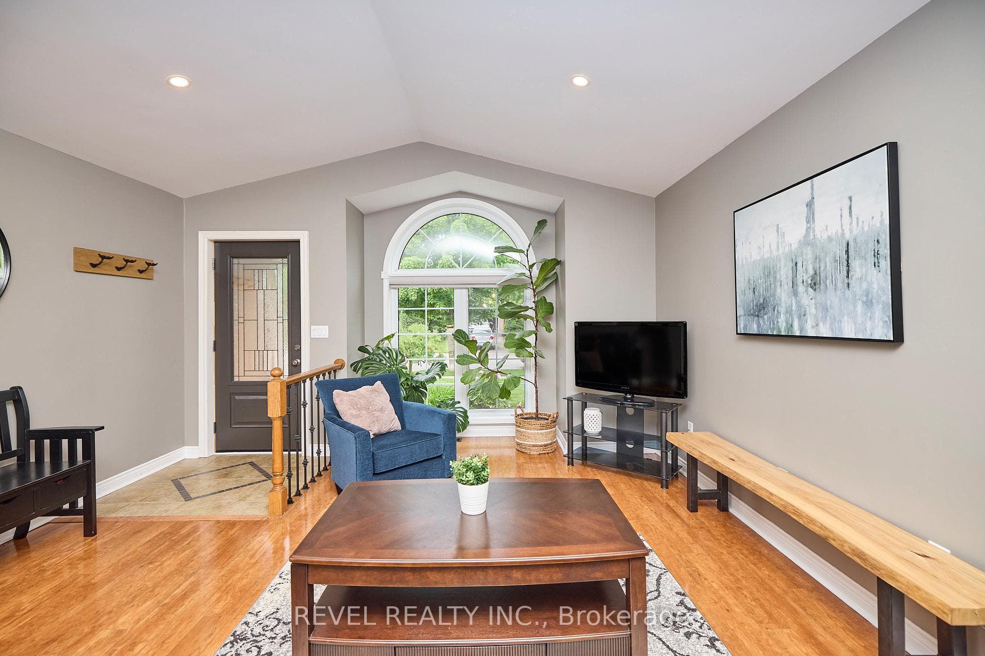 313 Beckett Crescent photo 8