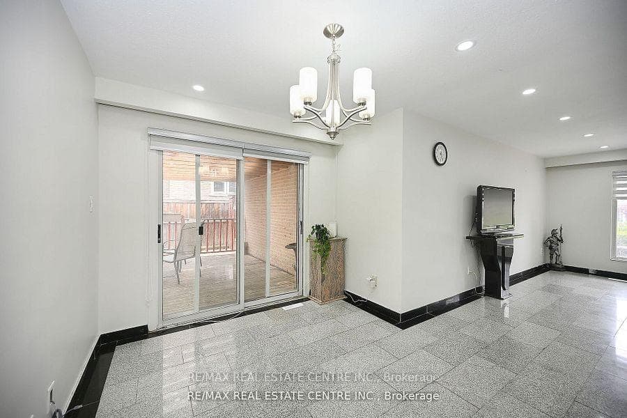 311 Fiona Terrace photo 13