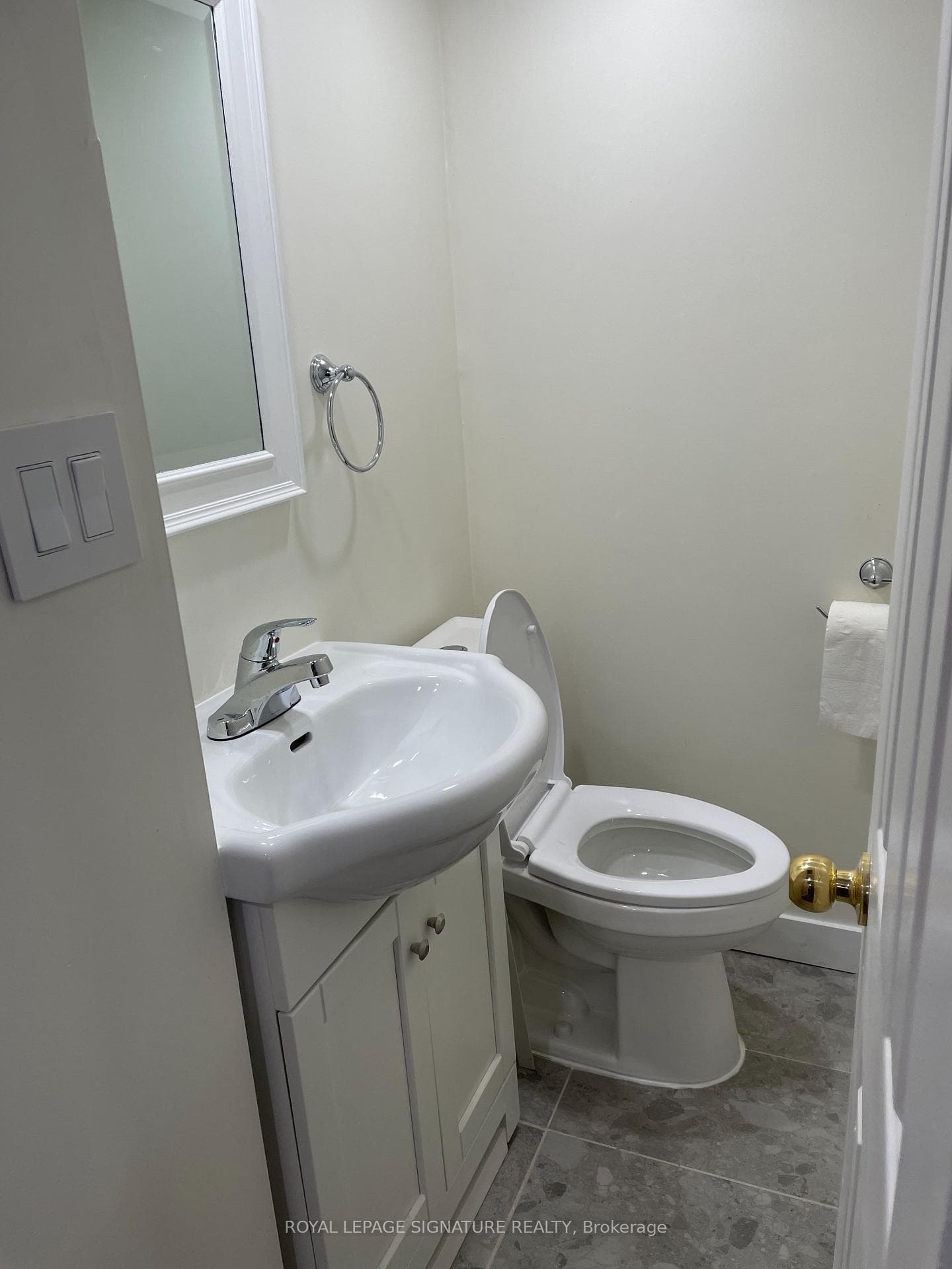 1566 Northmount Avenue Unit Lower photo 9