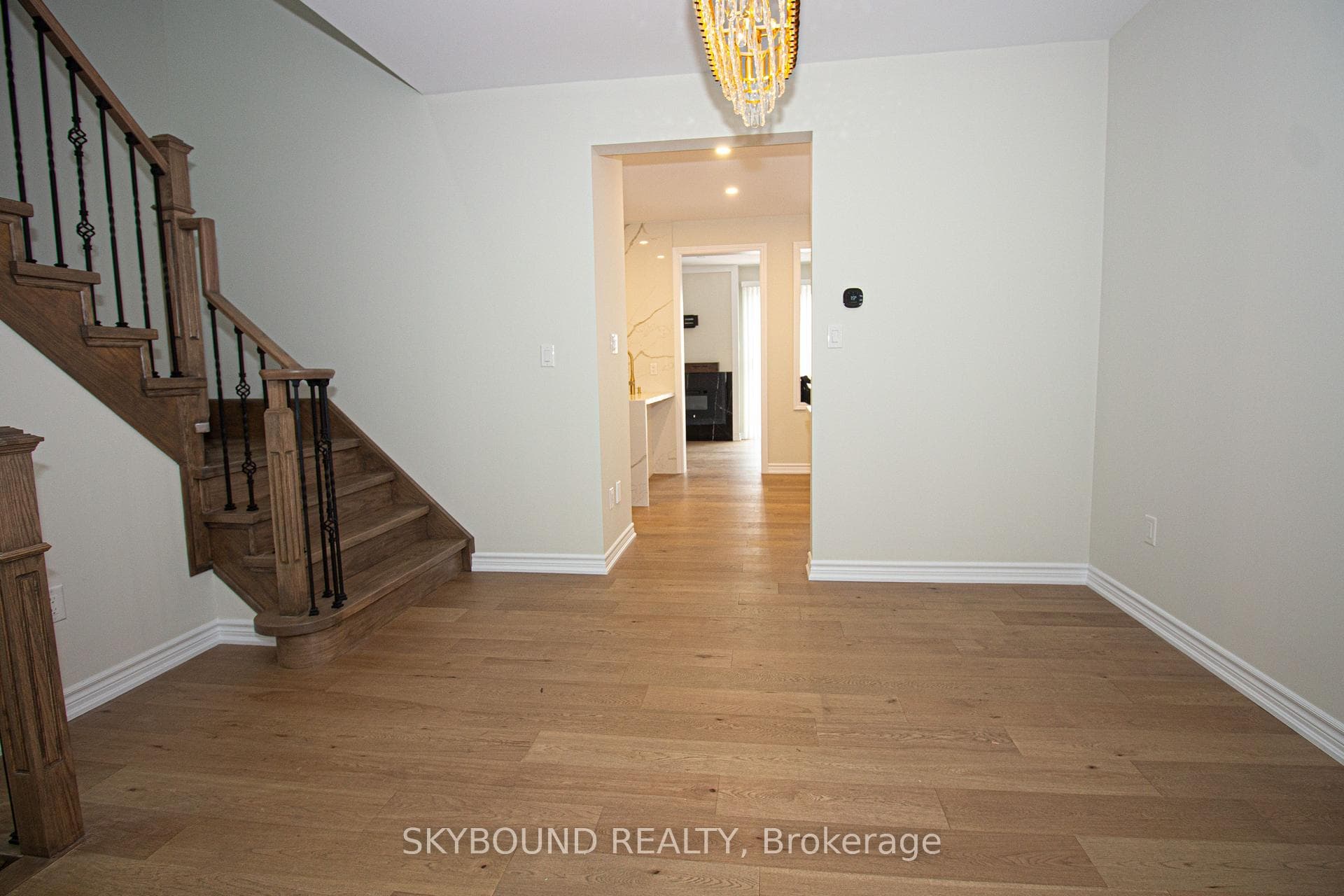 1299 Prestonwood Crescent photo 7