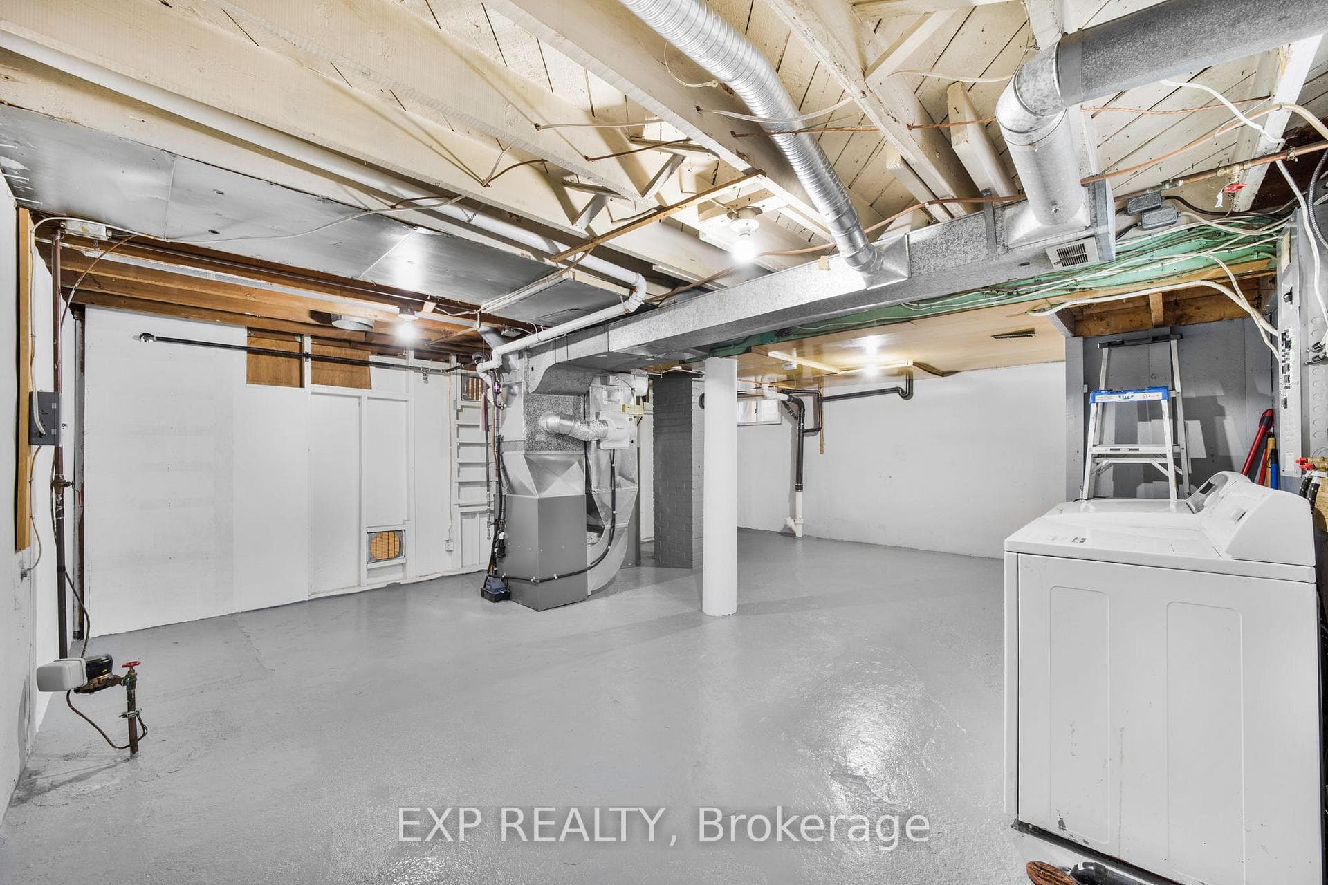585 Veterans Road photo 29