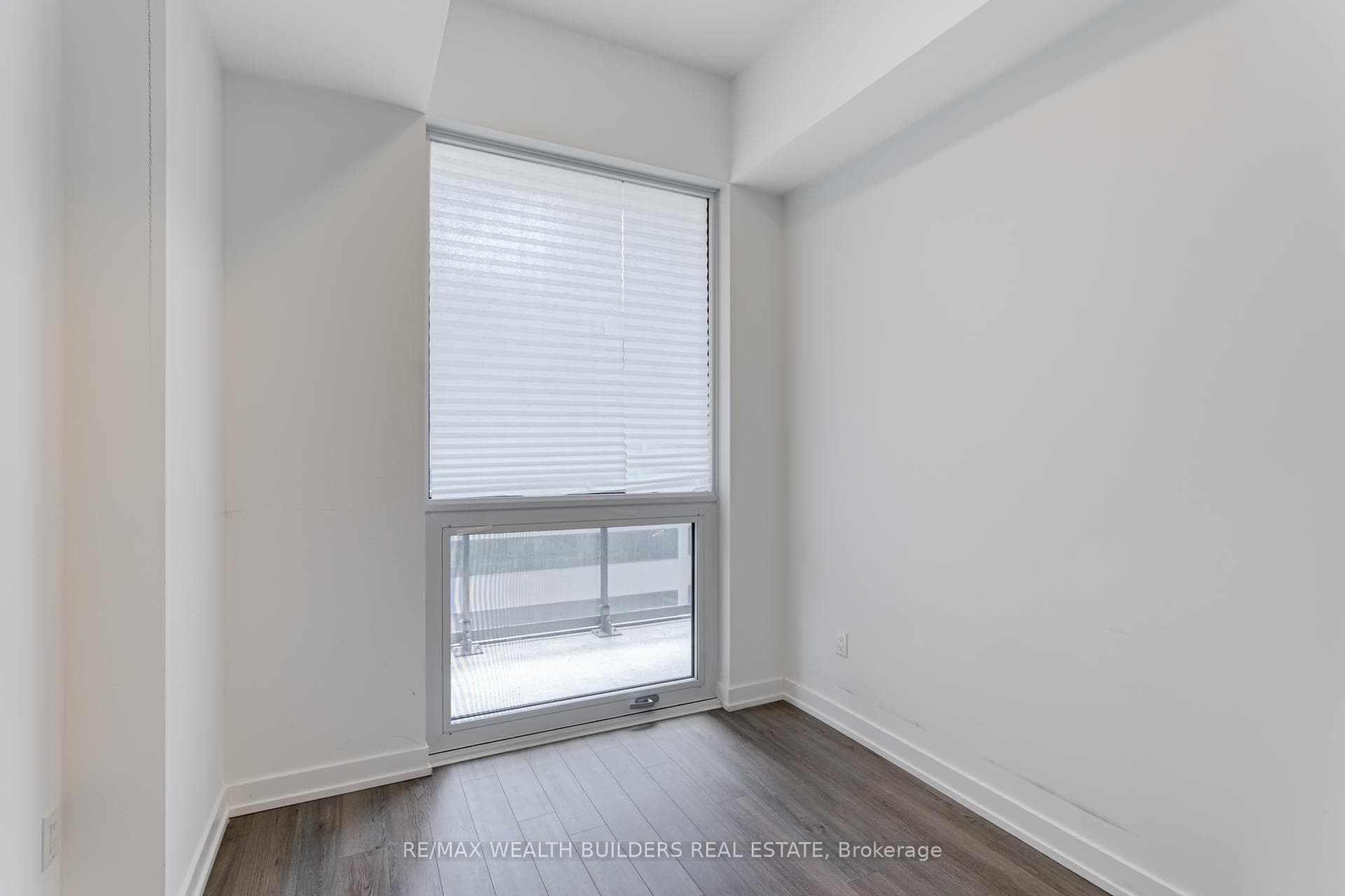 39 Roehampton Avenue Unit 405 photo 17