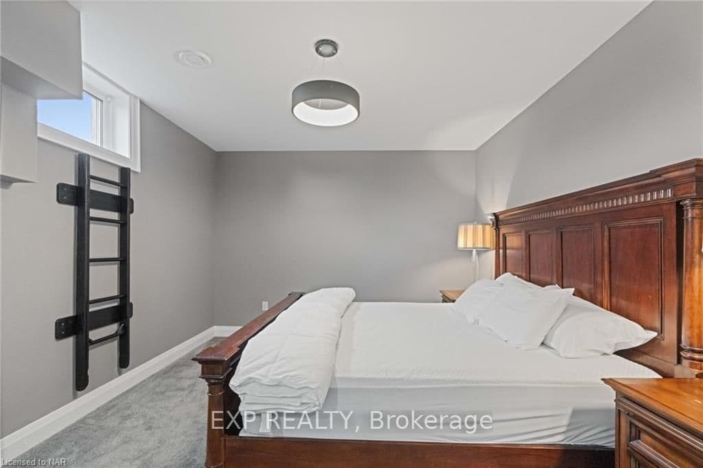 714 CARLTON Street photo 37