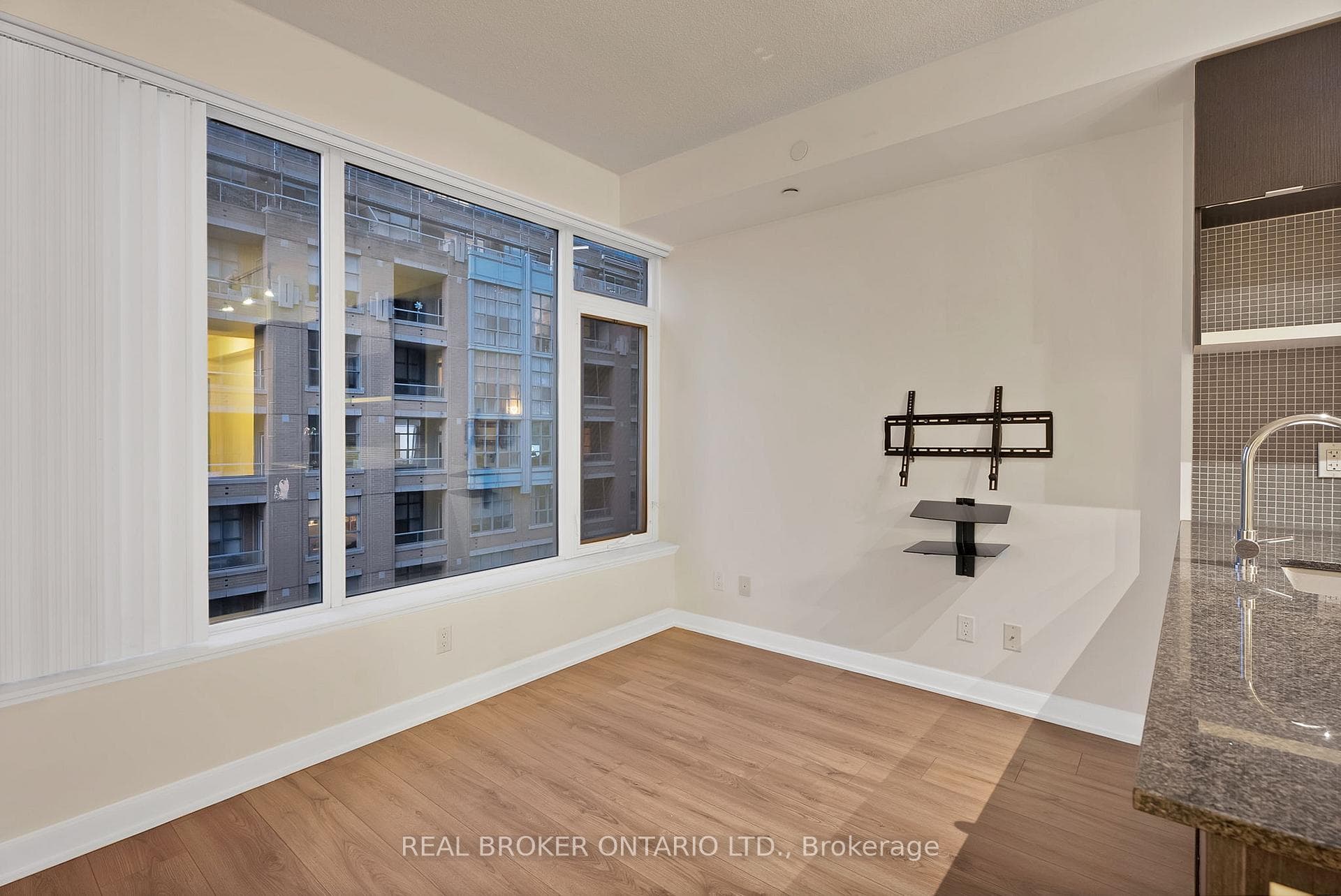 435 Richmond Street Unit 913 photo 14