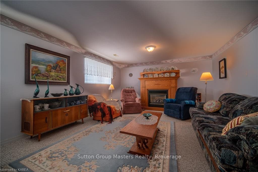 2 Forchuk Crescent photo 31