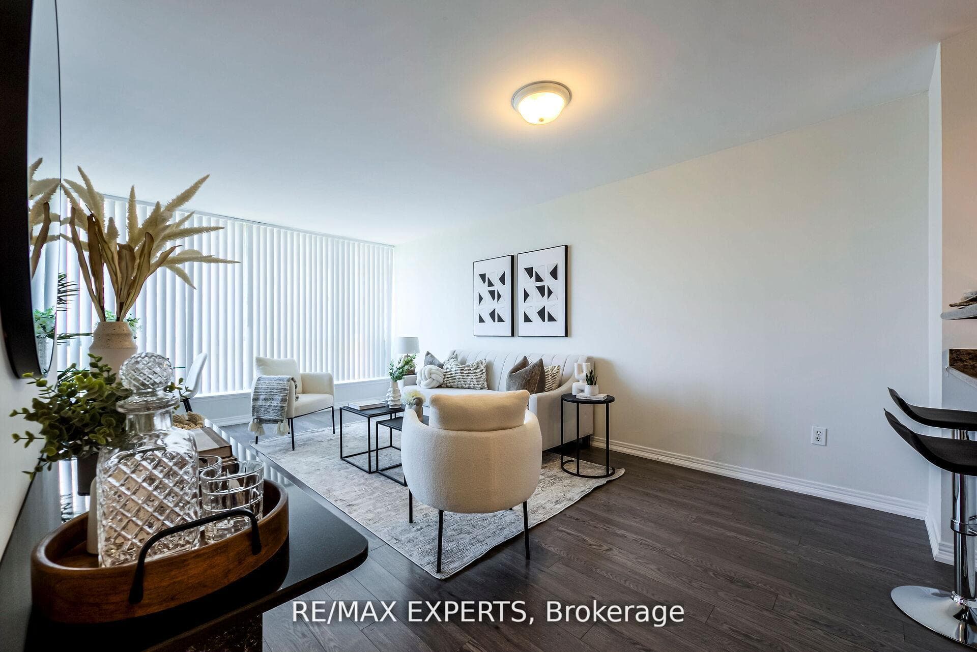 942 Yonge Street Unit 1006 photo 17
