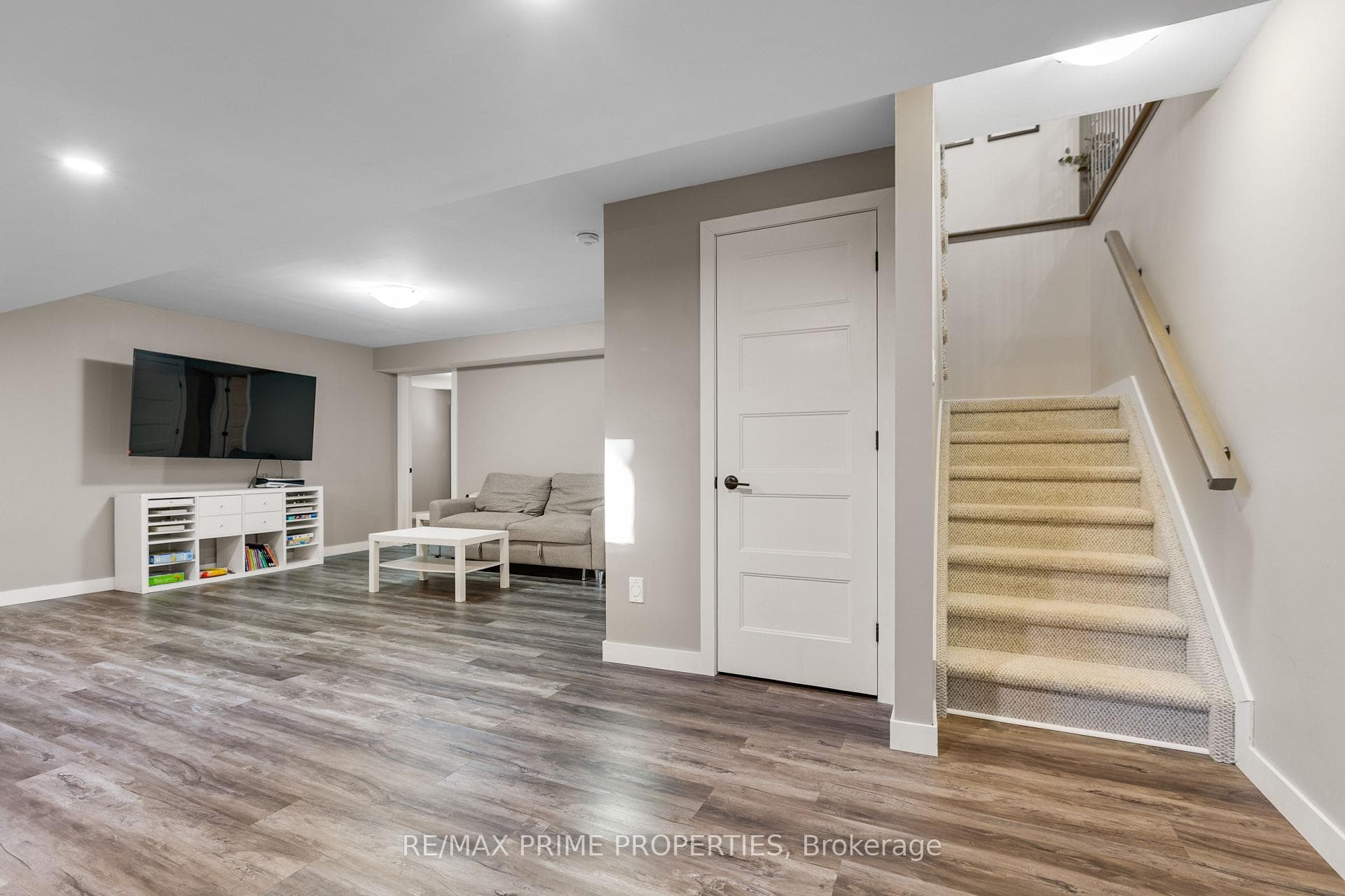 208 Filion Street photo 34