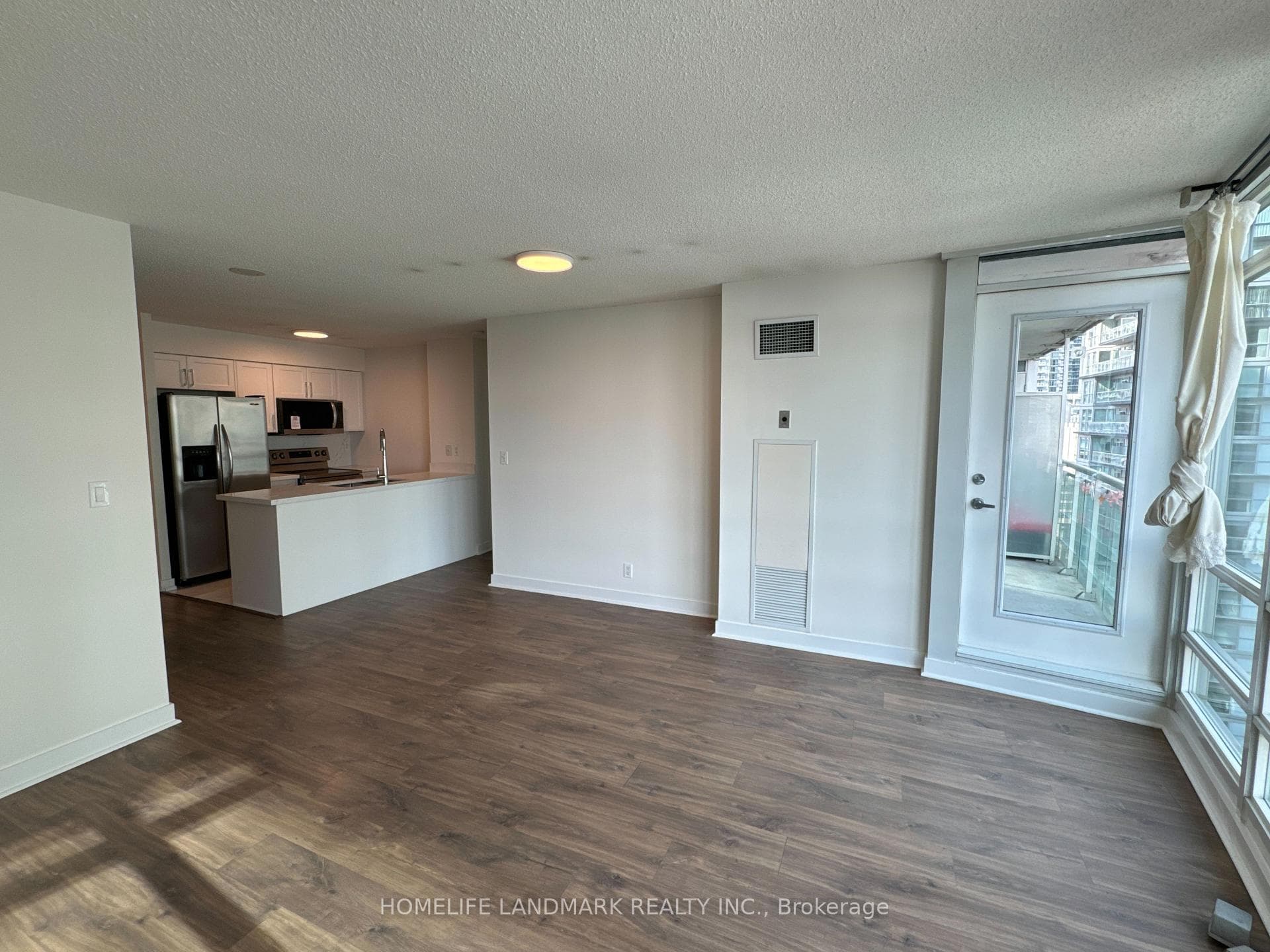 381 Front Street Unit 1807 photo 4