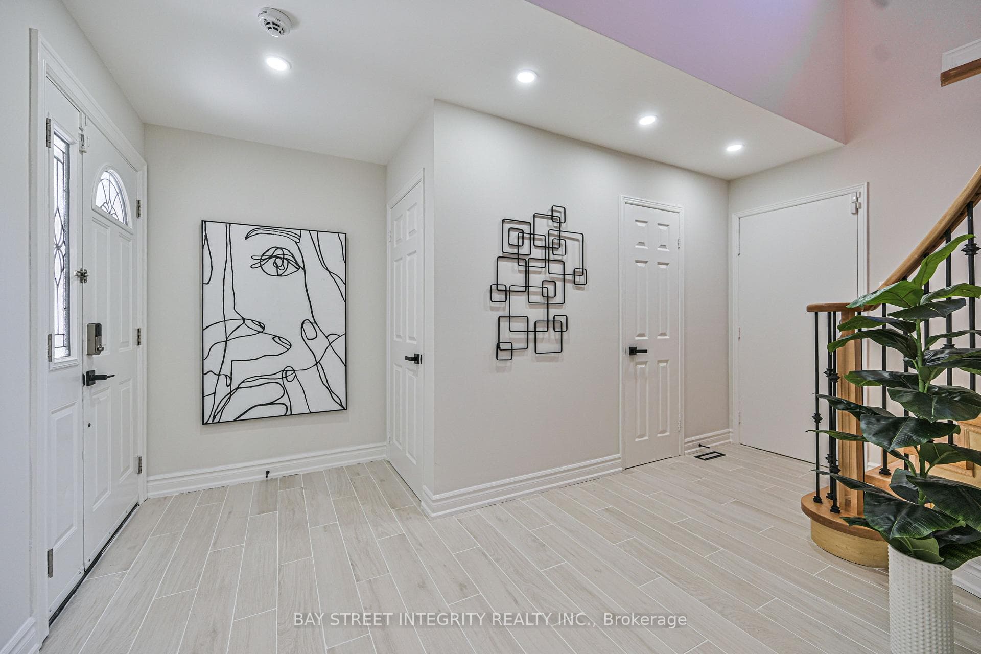 111 Michener Crescent photo 4