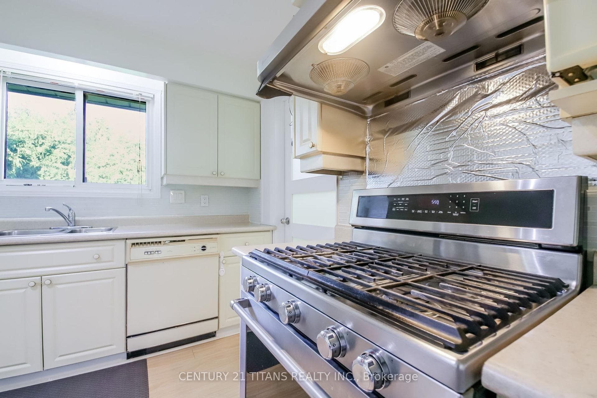 9 Minos Crescent photo 16