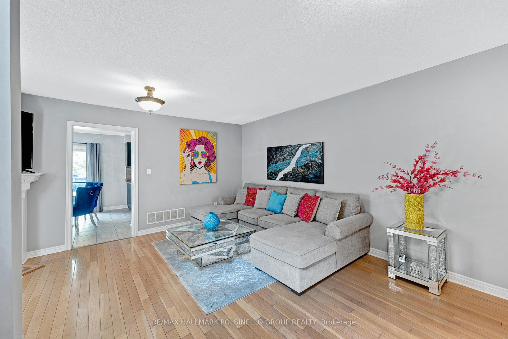 125 Warwick Crescent photo 5