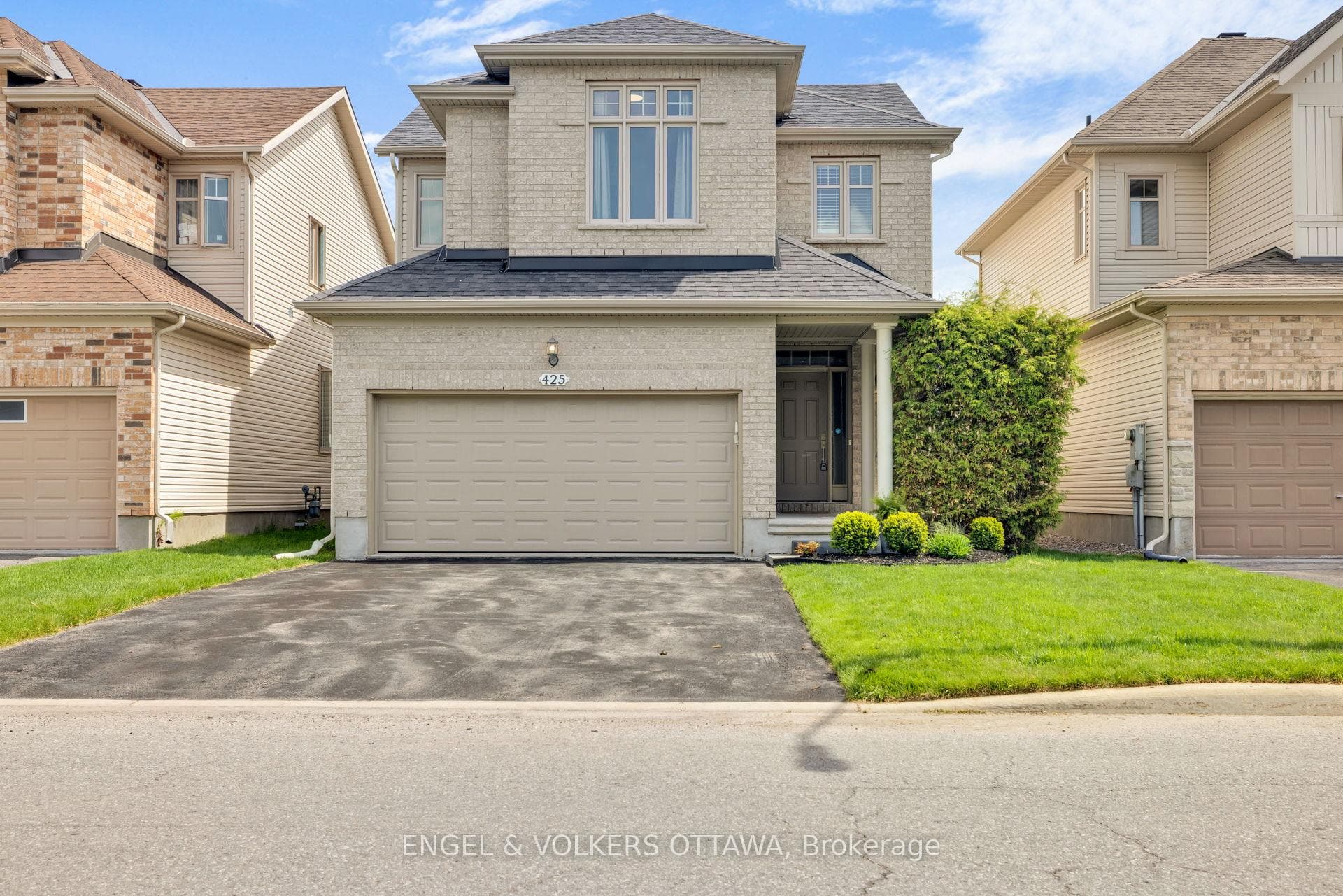 425 Cooks Mill Crescent photo 3