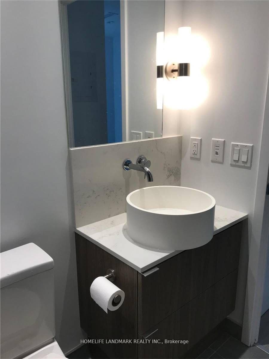 161 Roehampton Avenue Unit 621 photo 9