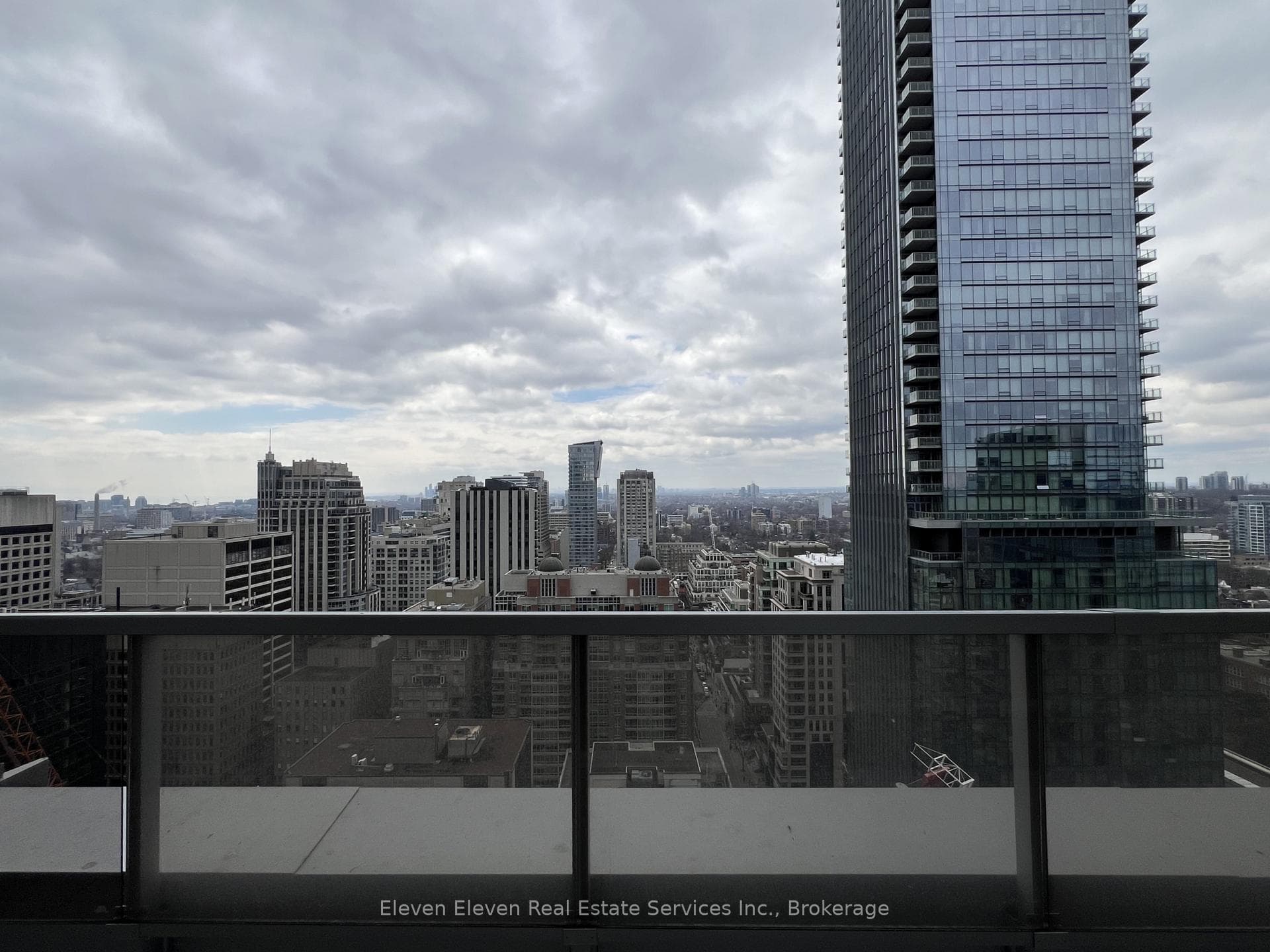 11 Yorkville Avenue Unit 2402 photo 8