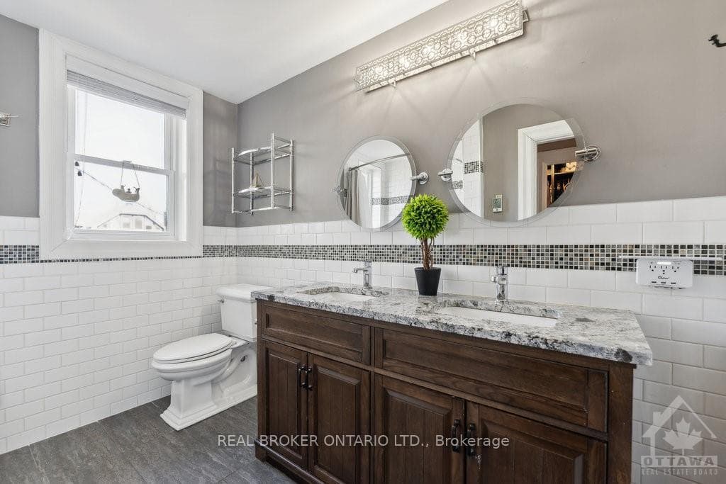 289 CLEMOW Avenue photo 16