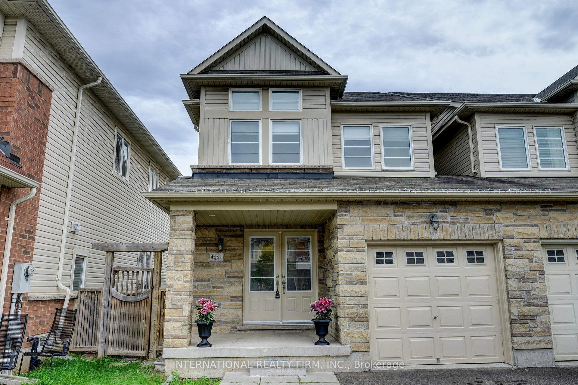 4881 Capri Crescent photo 1