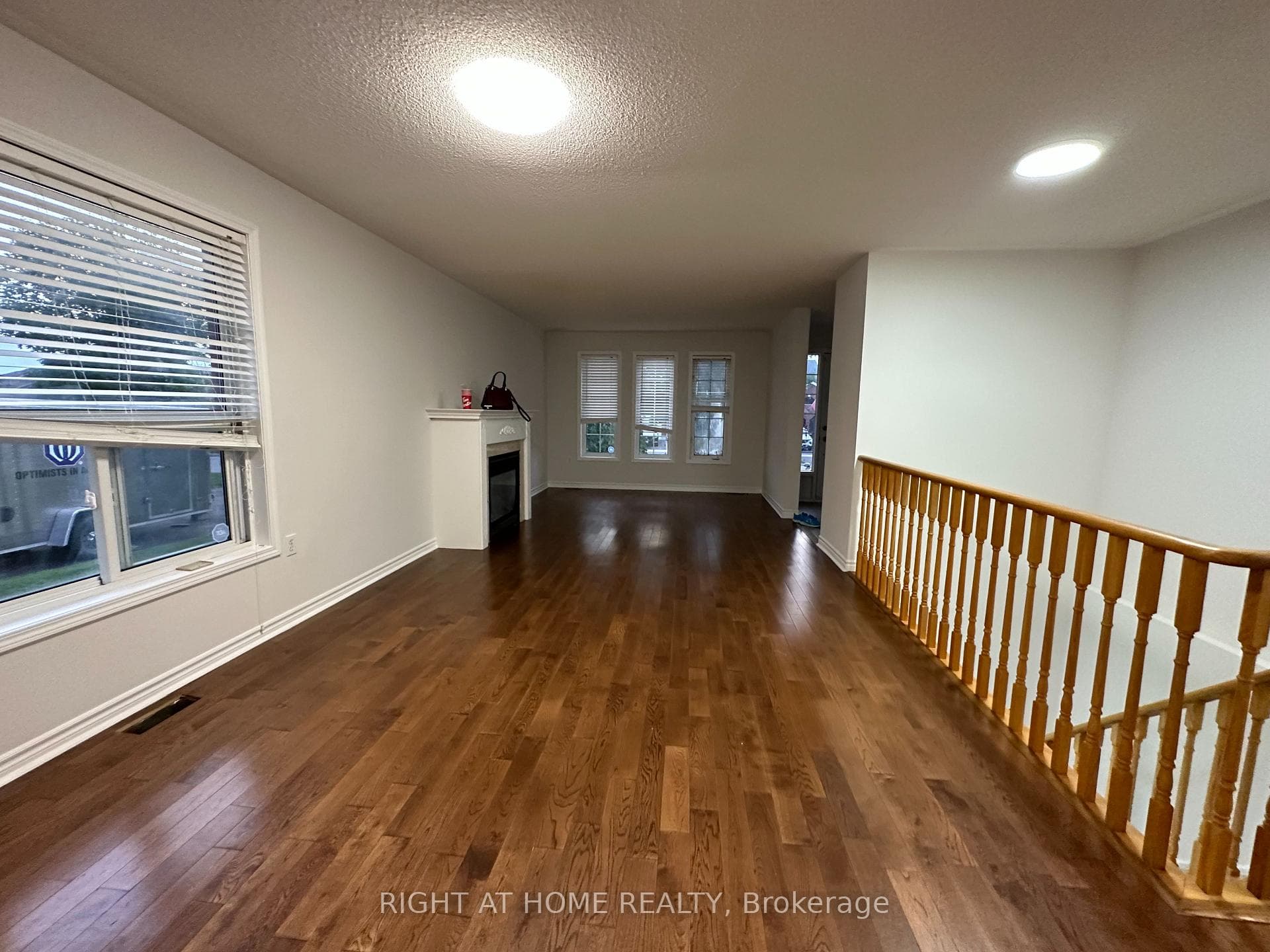 104 KERFOOT CRES Crescent photo 3