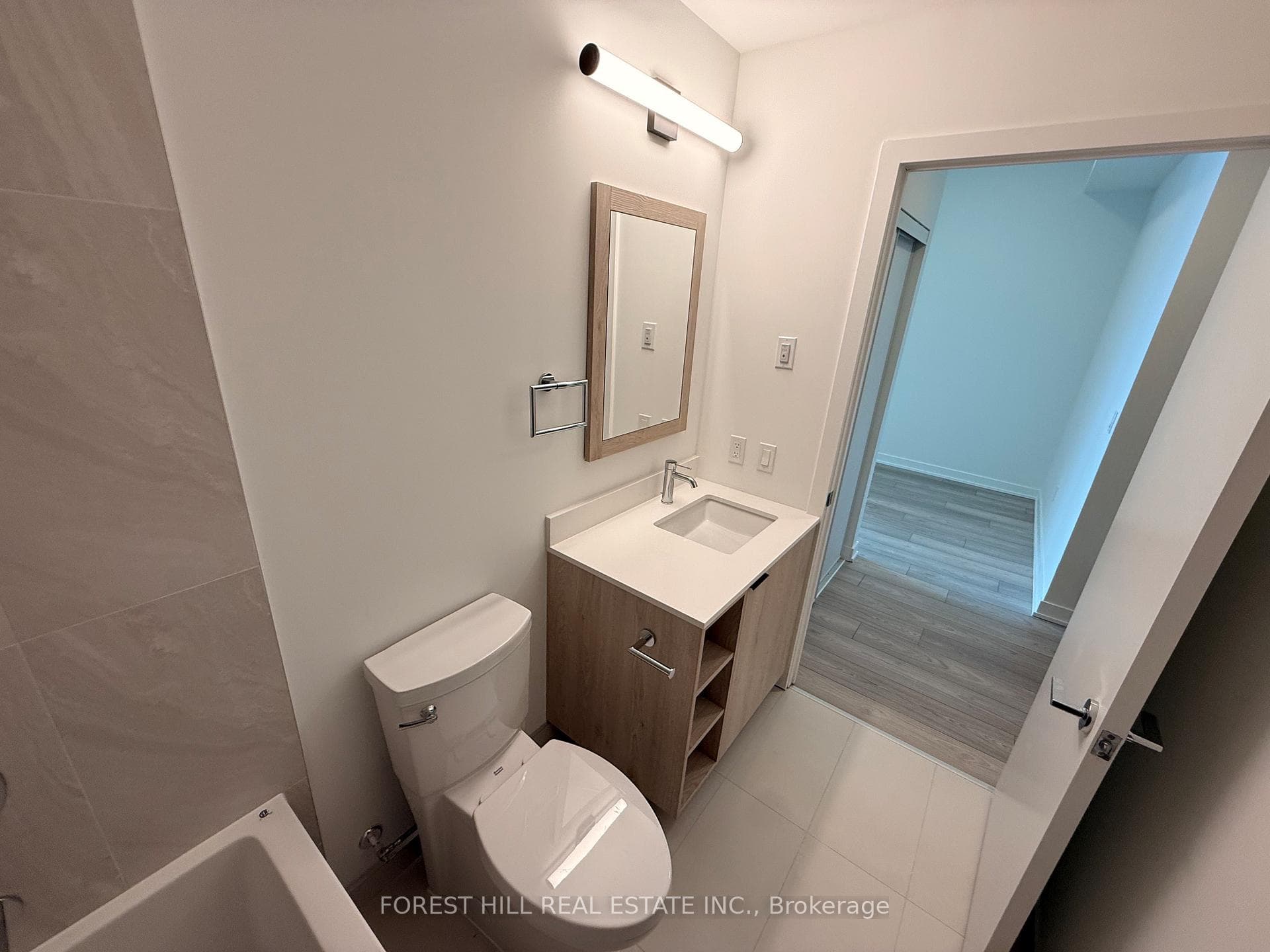 3-Piece Bathroom with Bathtub