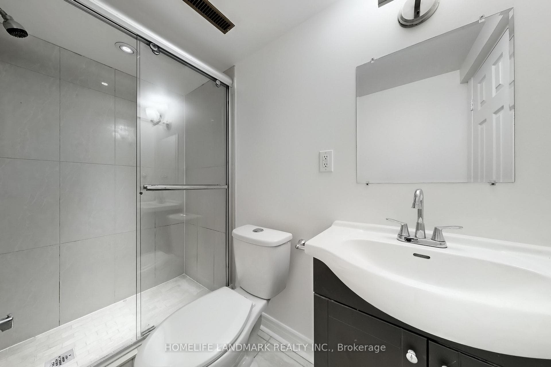 38 Pebblehill Square photo 45