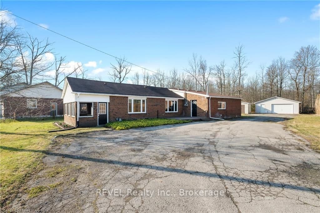 203 ALBERT Street photo 2