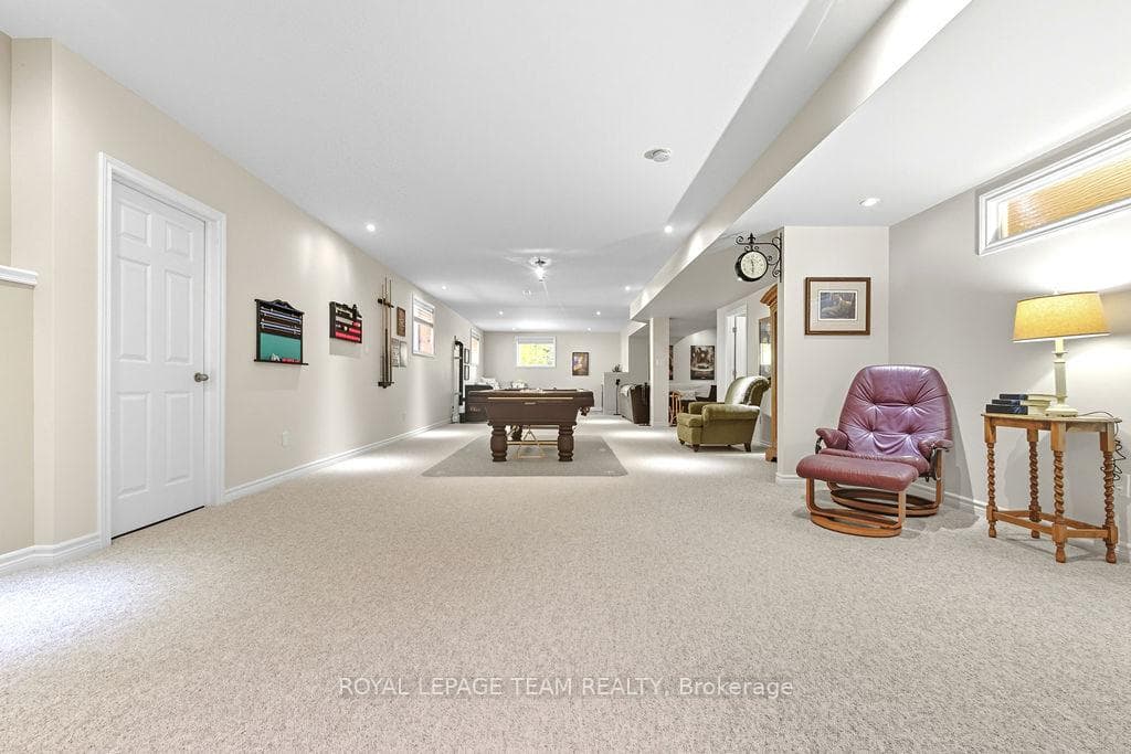 698 BARRYVALE Road photo 40