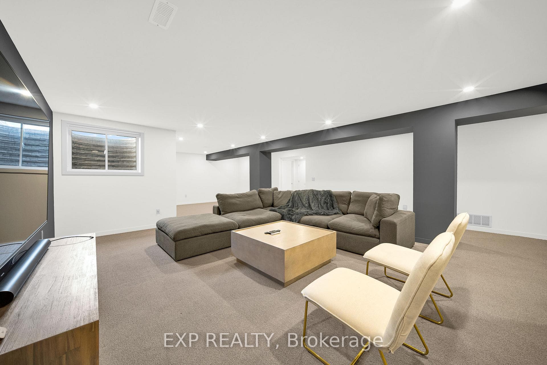 708 Wooler Place photo 25