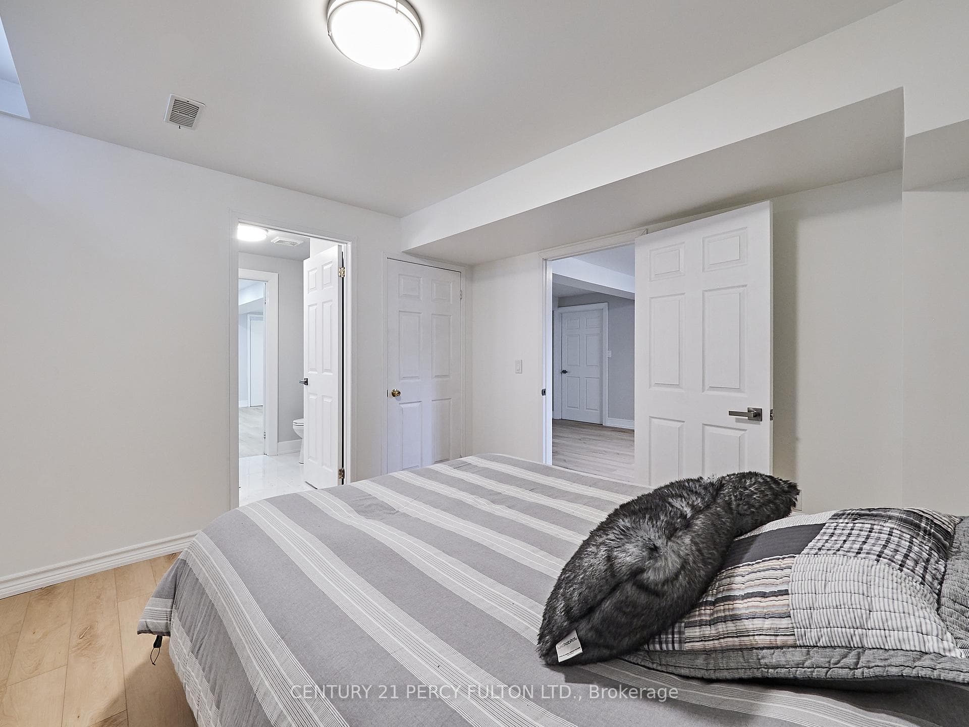 516 Victoria Street photo 31