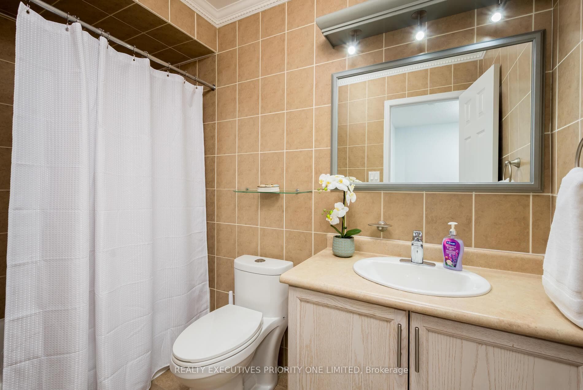 82 Blackthorn Drive photo 20