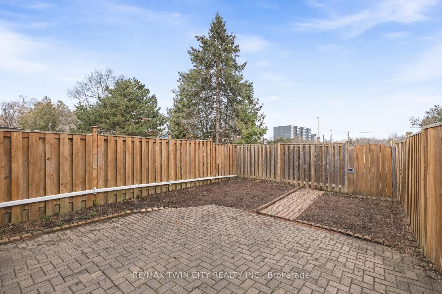 86 Overlea Drive photo 39