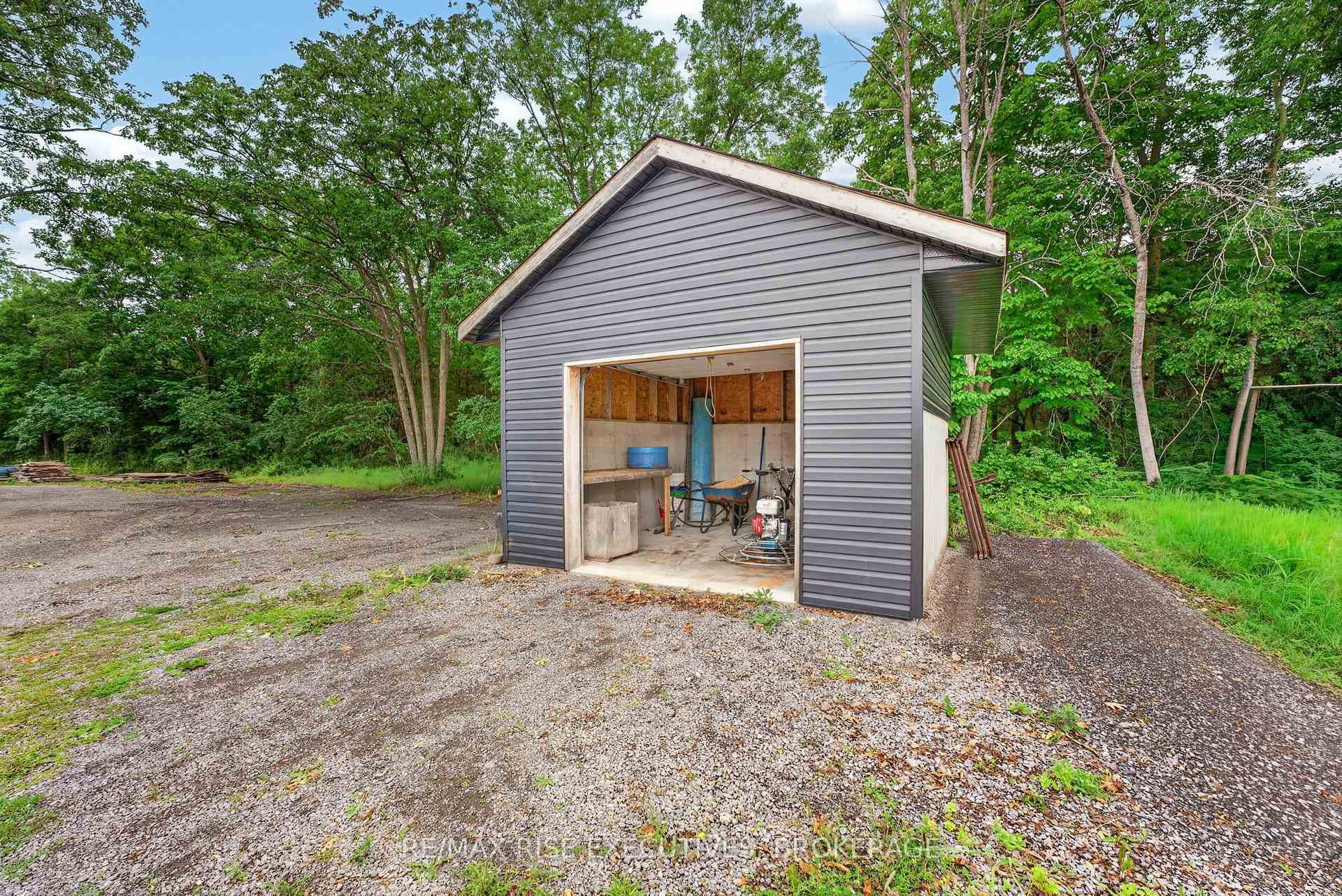 252 Hambly Road photo 36