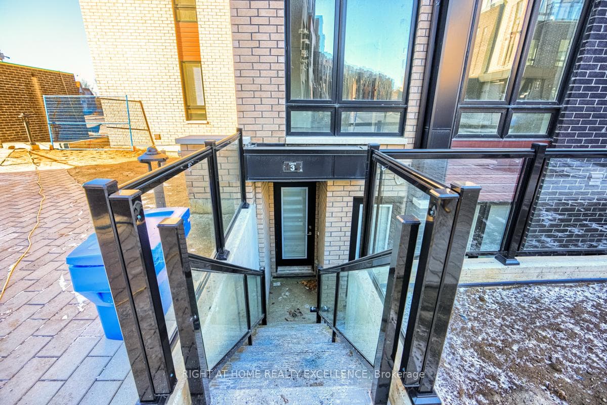 235 Mclevin Avenue Unit 3 photo 4